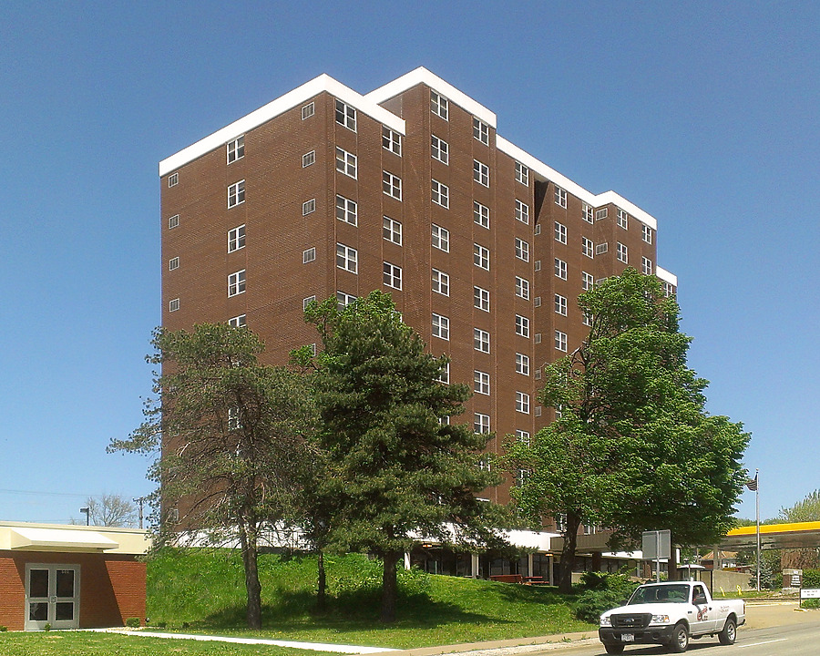 Lampe Hi-Rise Apartments by Ryan Hildebrand