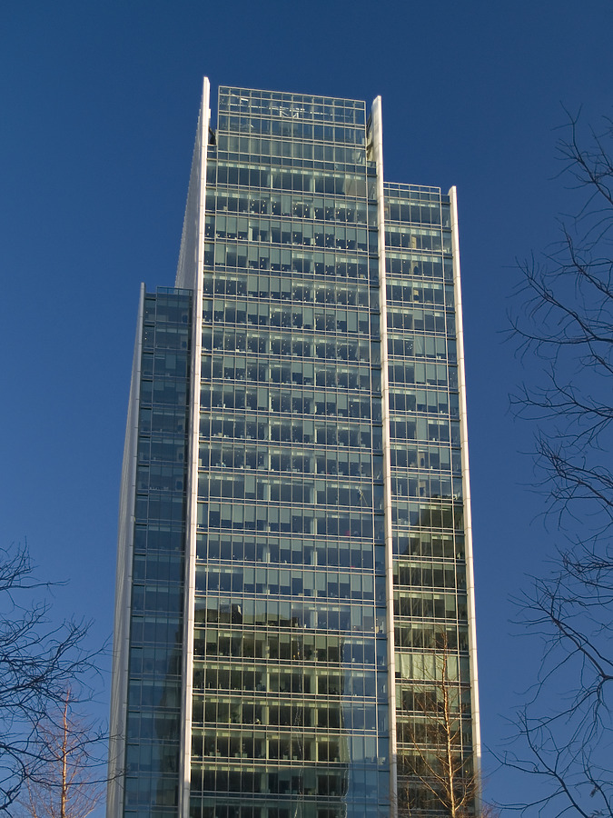 10 Upper Bank Street by Cesar Serrano