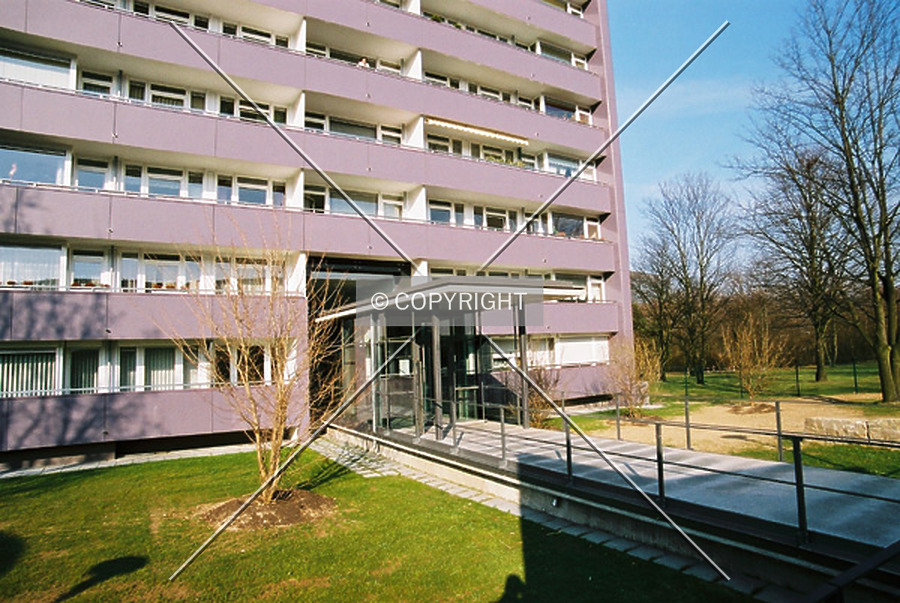 Hindemithstraße 39 by Nephilim