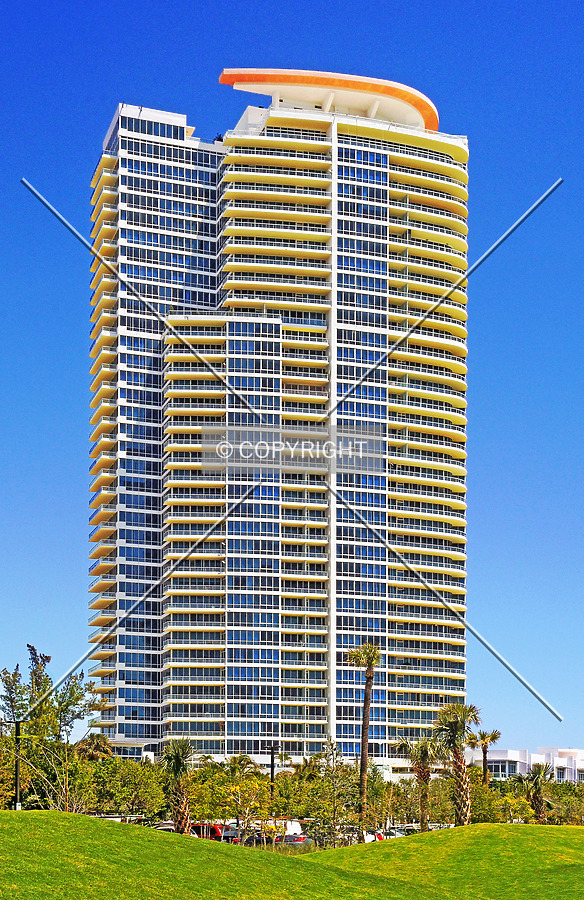 Continuum on South Beach, South Tower by Jorge Molina