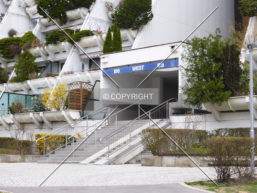 Wohnpark Alterlaa - Block B3-B8 by Nephilim