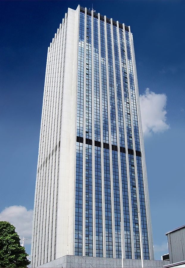 Oxford Tower by Pavel Toczynski