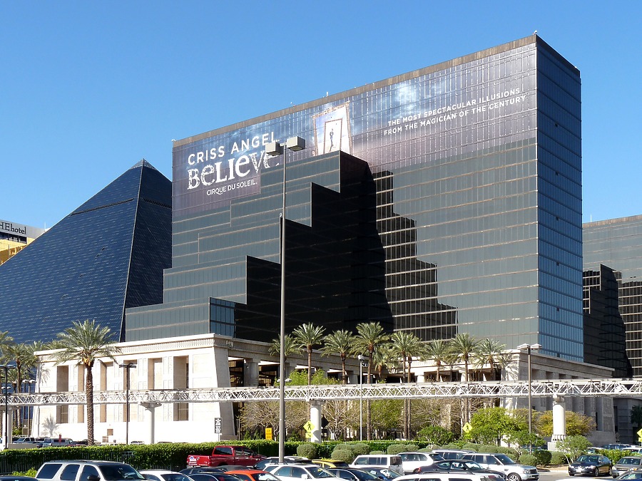 Luxor East Tower by Robin Spetz