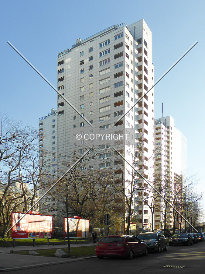 Kratochwjlestraße 8/7 by Nephilim
