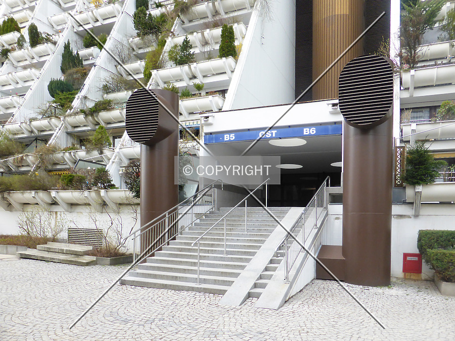 Wohnpark Alterlaa - Block B3-B8 by Nephilim