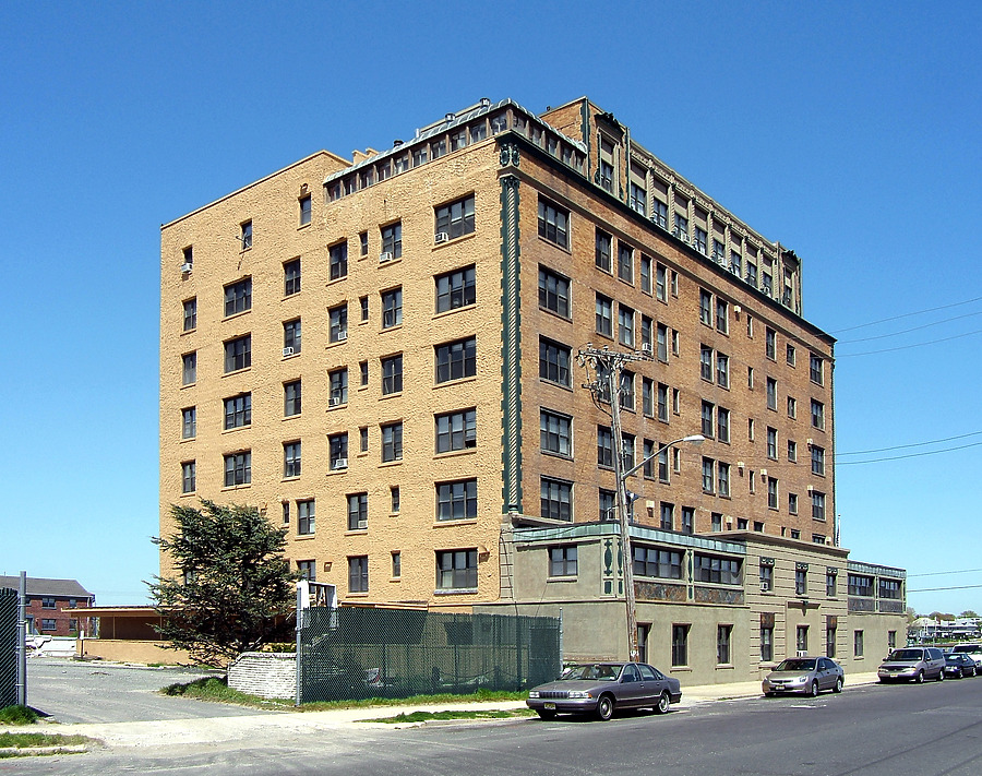 Kingsley Arms Apartments by John Cahill