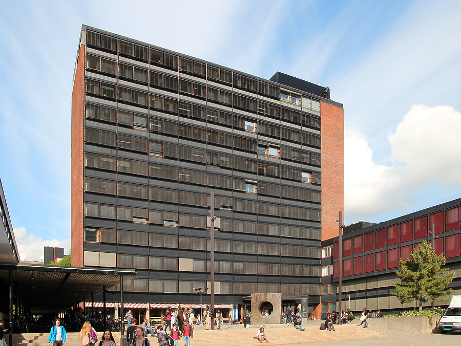 Niels Treschows hus by Kjetil Balog