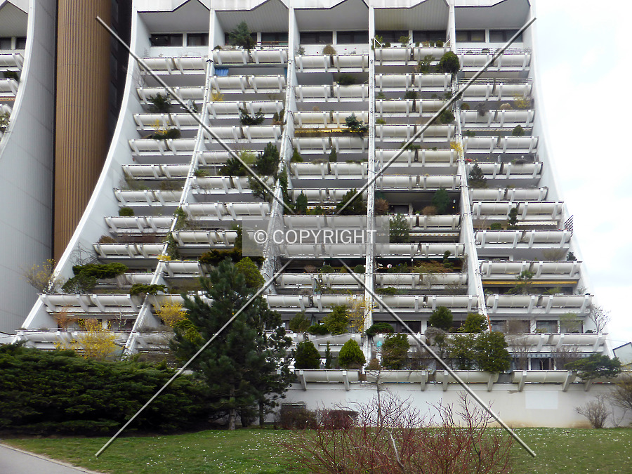 Wohnpark Alterlaa - Block B3-B8 by Nephilim