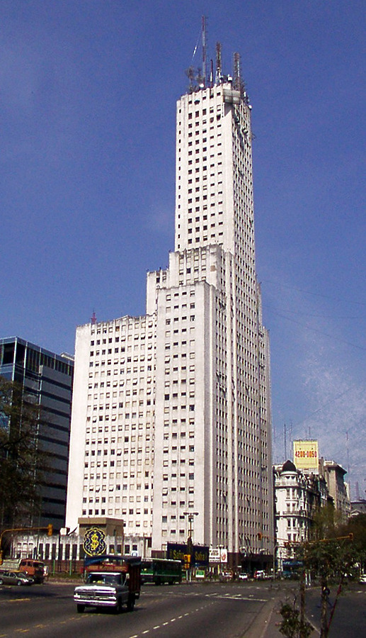 Edificio Alas by Daniel Kieckhefer