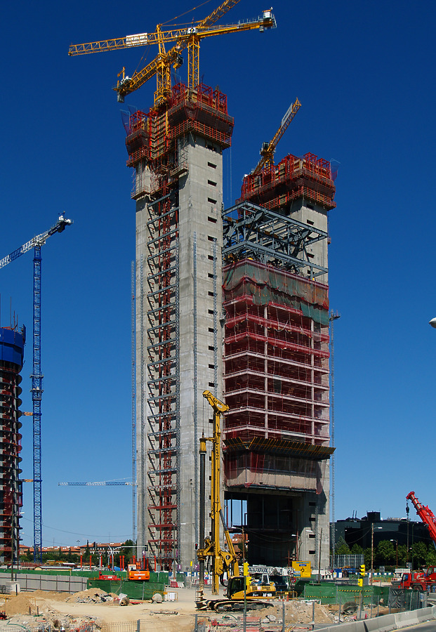 Torre Caja Madrid by Cesar Serrano