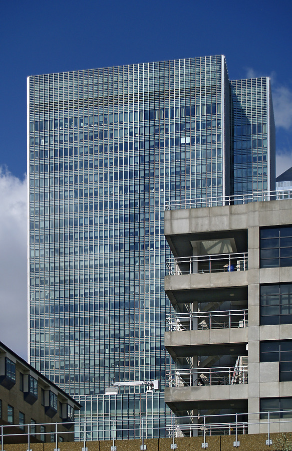 25 Bank Street by Cesar Serrano