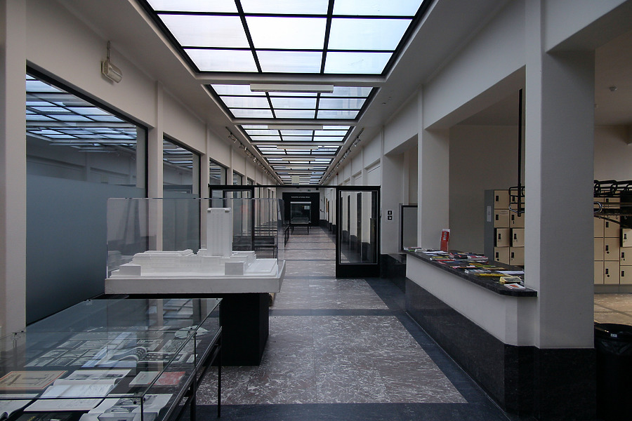 Centrale Universiteitsbibliotheek by Michiel van Dijk