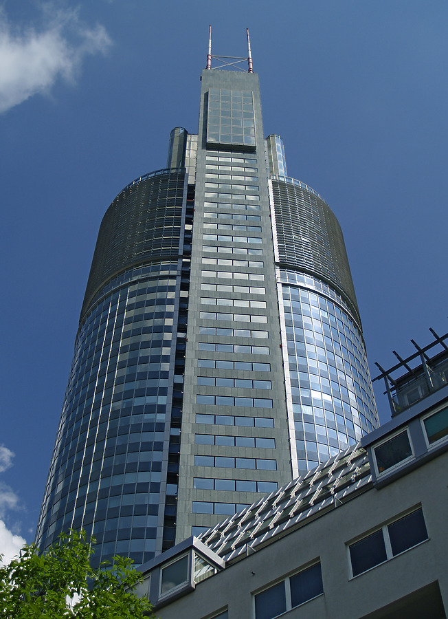 Millennium Tower by Cesar Serrano