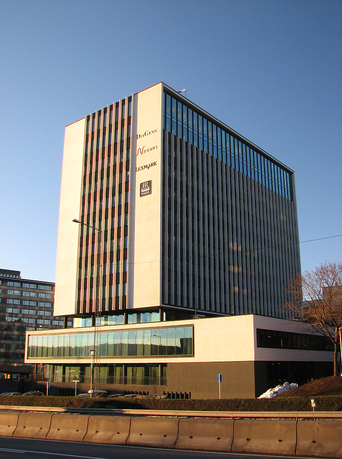 Fredrik Selmers vei 6 by Kjetil Balog