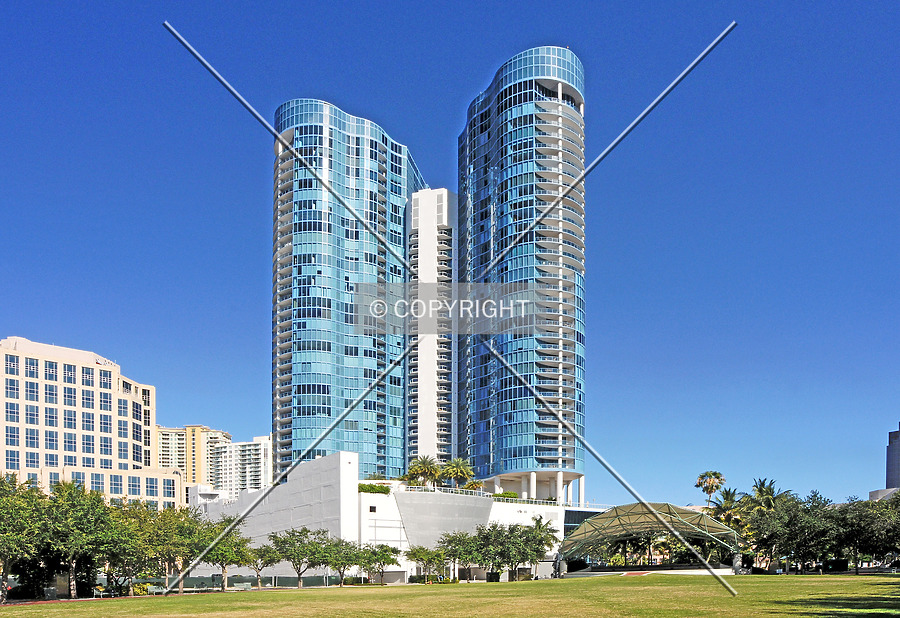 Las Olas River House by Jorge Molina