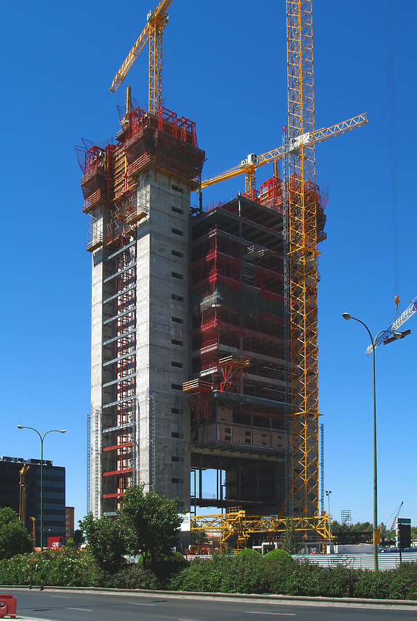 Torre Caja Madrid by Cesar Serrano