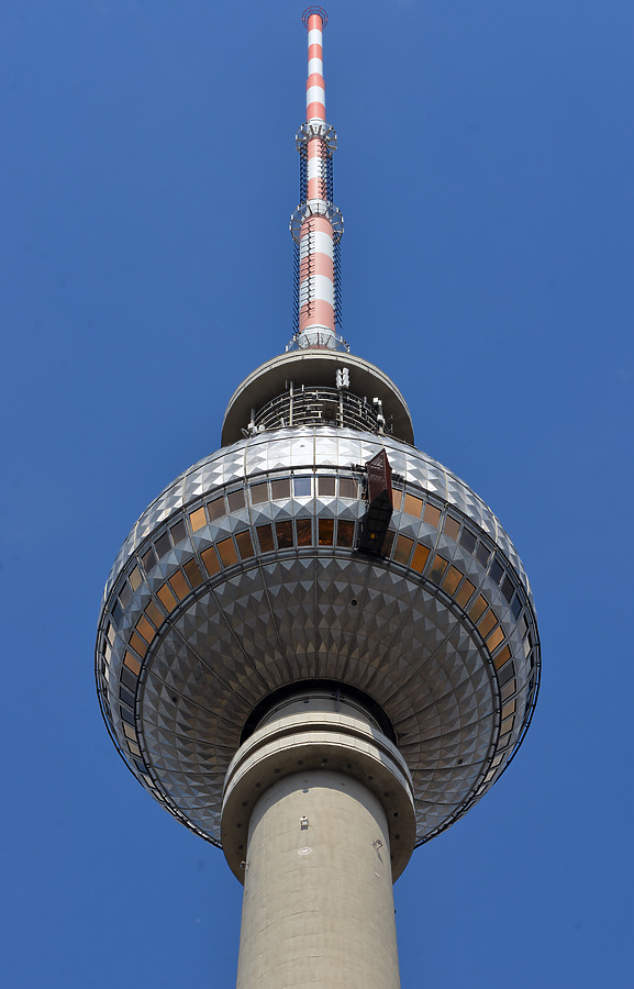 Berliner Fernsehturm by John W. Cahill