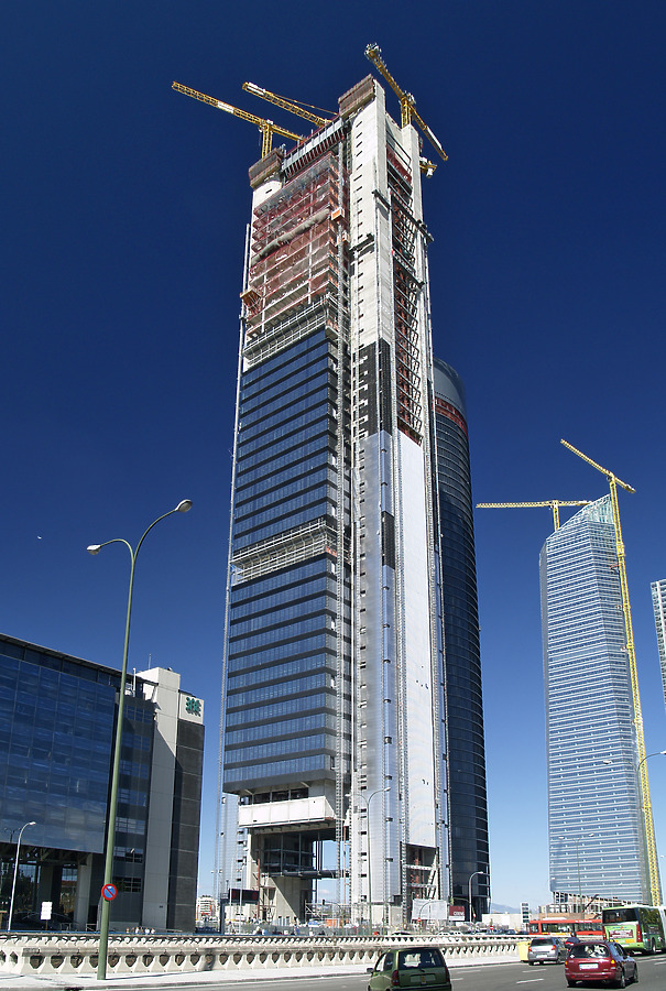 Torre Caja Madrid by Cesar Serrano