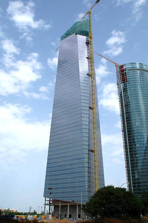 Torre de Cristal by John Bek