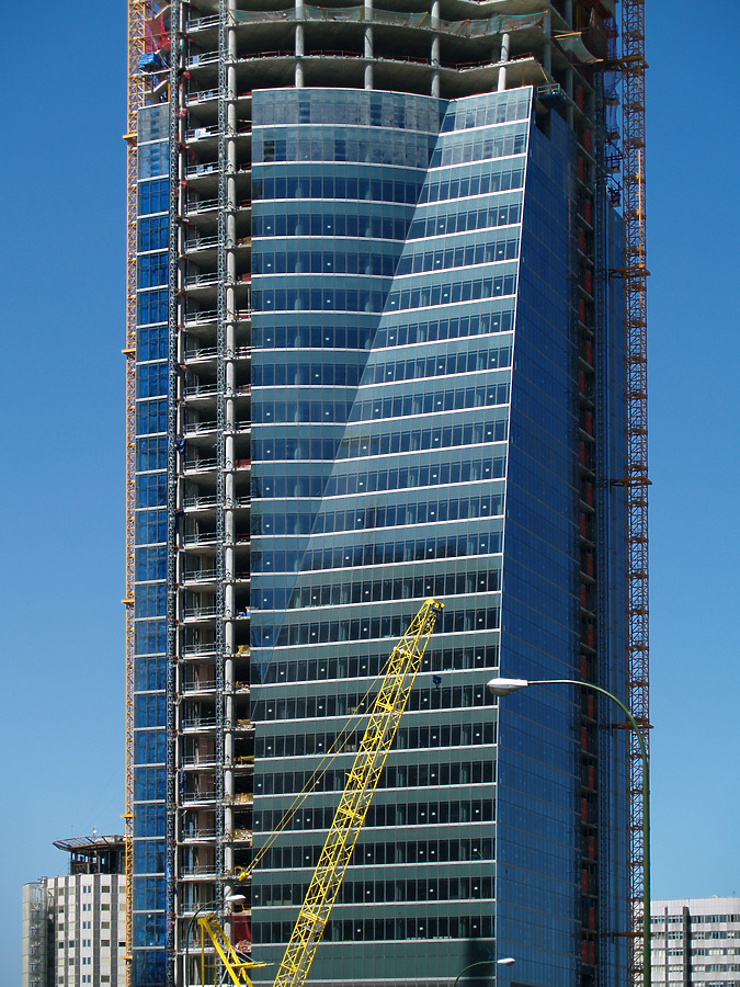 Torre Espacio by Cesar Serrano