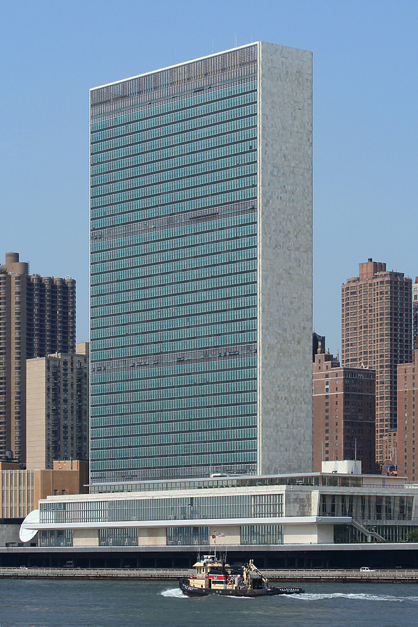 United Nations Secretariat Building by Michiel van Dijk