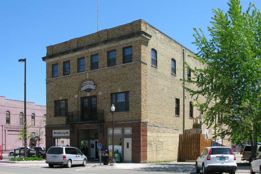 Vintage Ballroom & Suites