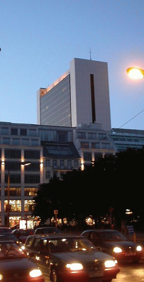Internationales Handelszentrum Berlin by Cesar Serrano