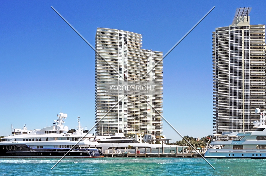 ICON at South Beach by Jorge Molina