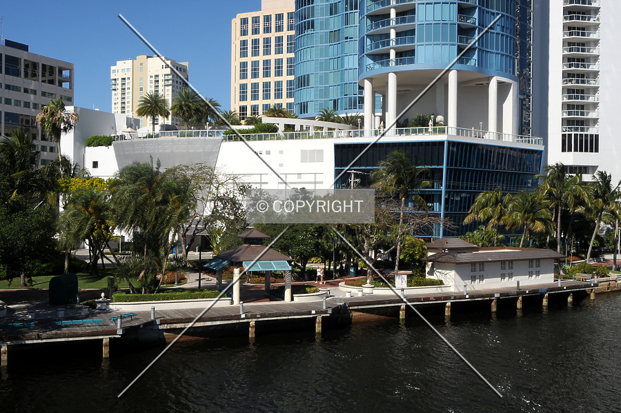 Las Olas River House by Jorge Molina