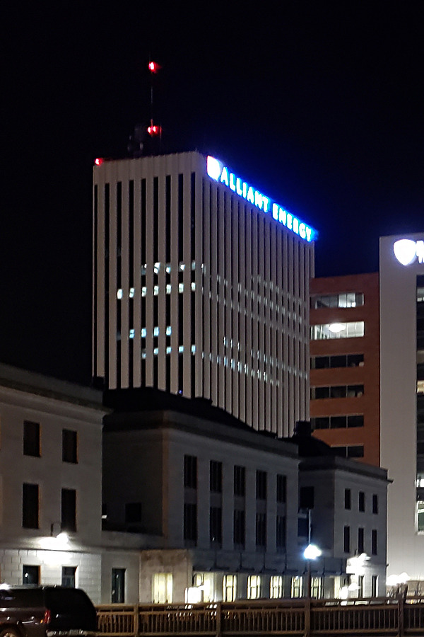 Alliant Tower by Ryan Hildebrand