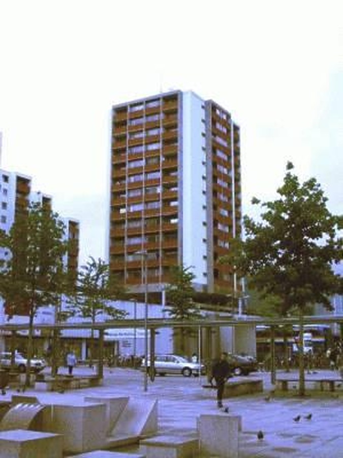 Karl-Wurmb-Strasse 1 by Huopa