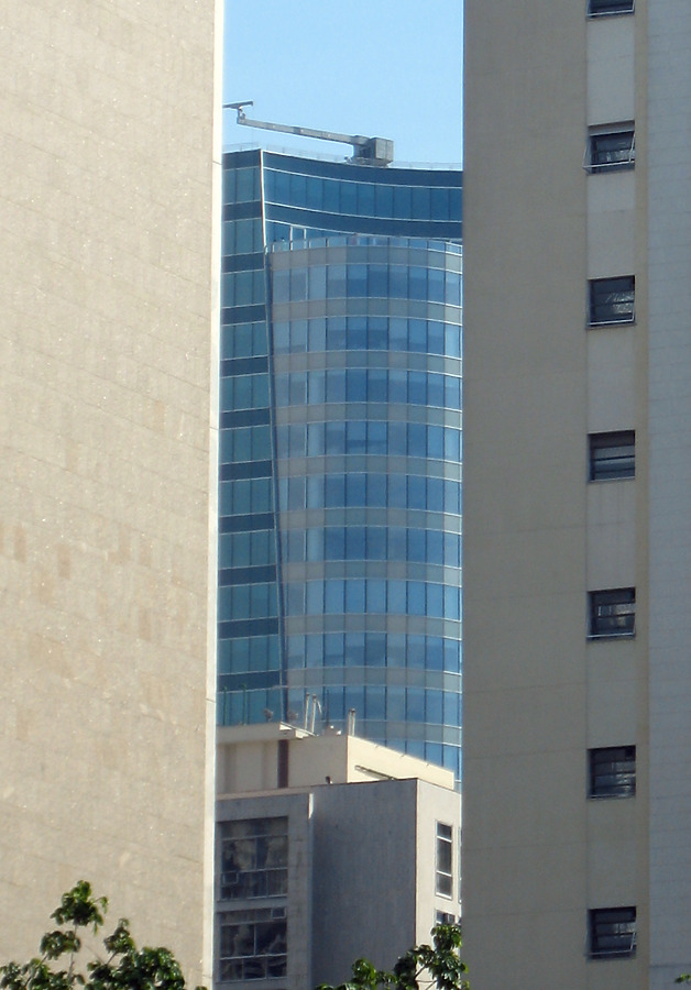 Torre Almirante by Virgilio Grimaldi