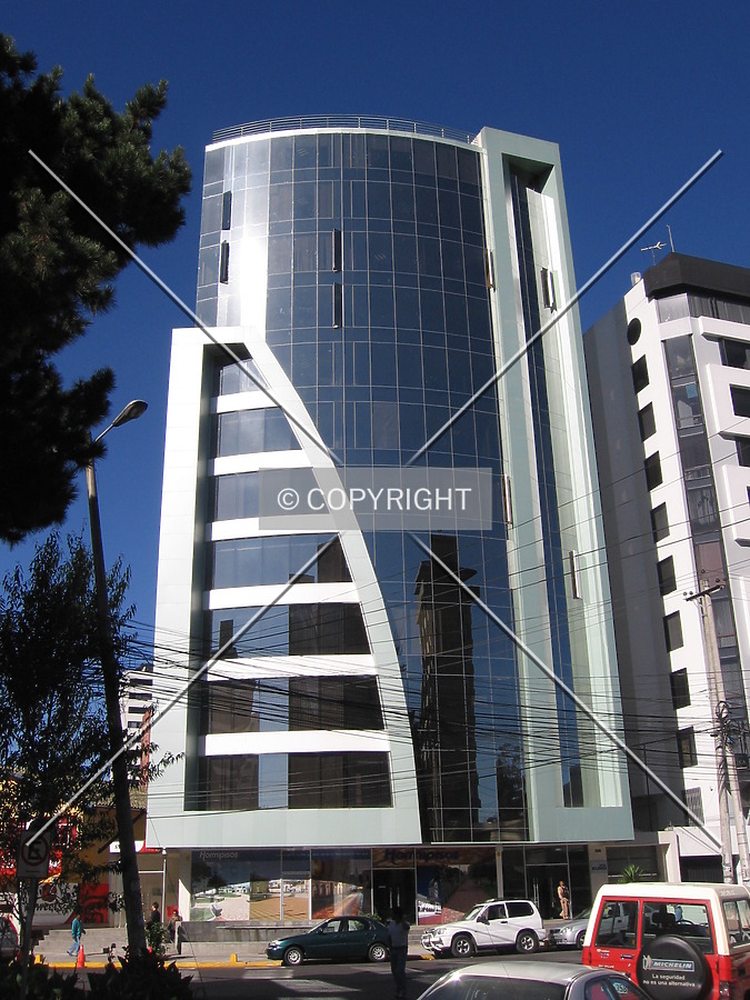 Edificio Euro by Rodrigo Salas