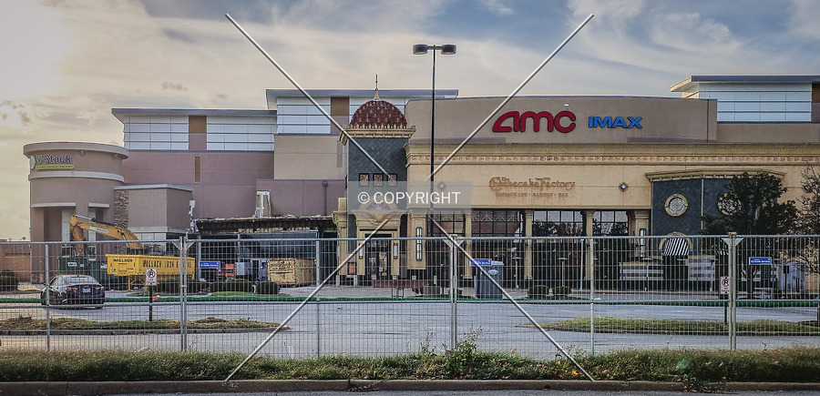 Chesterfield Mall by Ryan Hildebrand