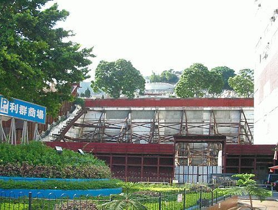 Bayshore Apartments II by Rogan Coles