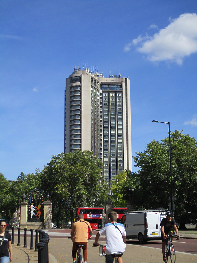 The London Hilton on Park Lane by Kjetil Balog