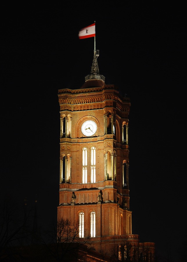 Rotes Rathaus by Huopa