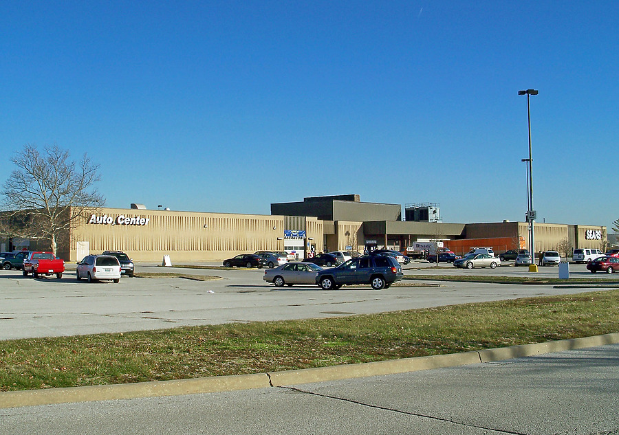 Jamestown Mall by Ryan Hildebrand