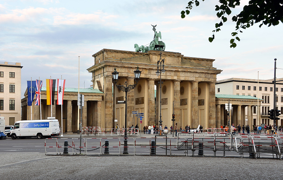 Brandenburger Tor by John W. Cahill