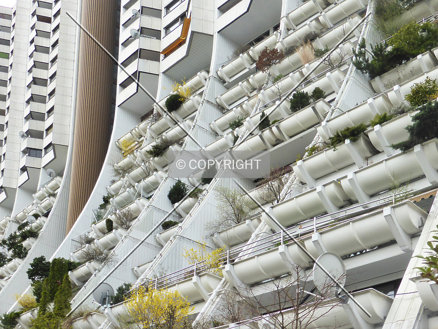 Wohnpark Alterlaa - Block B3-B8 by Nephilim