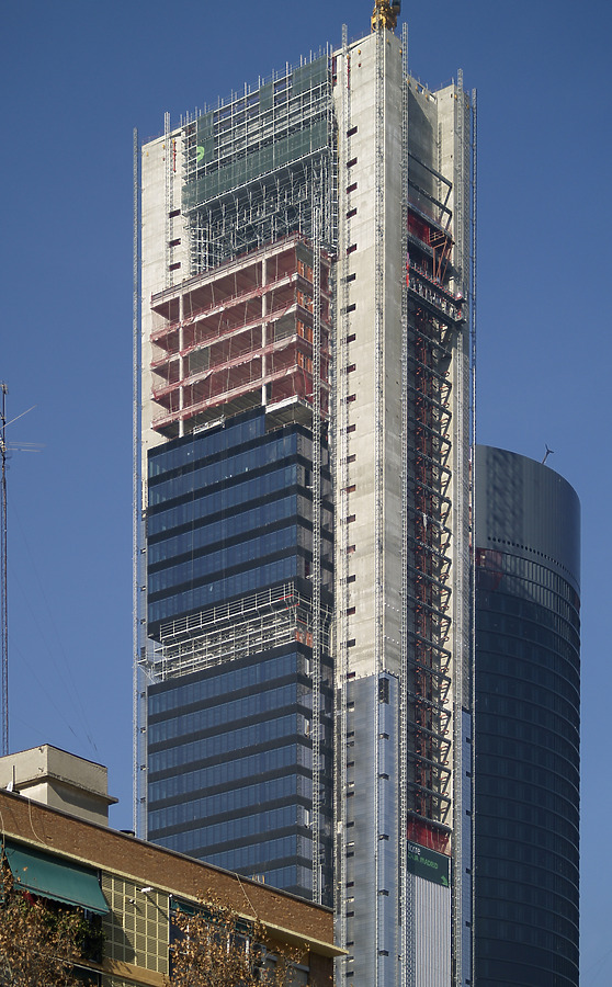 Torre Caja Madrid by Cesar Serrano