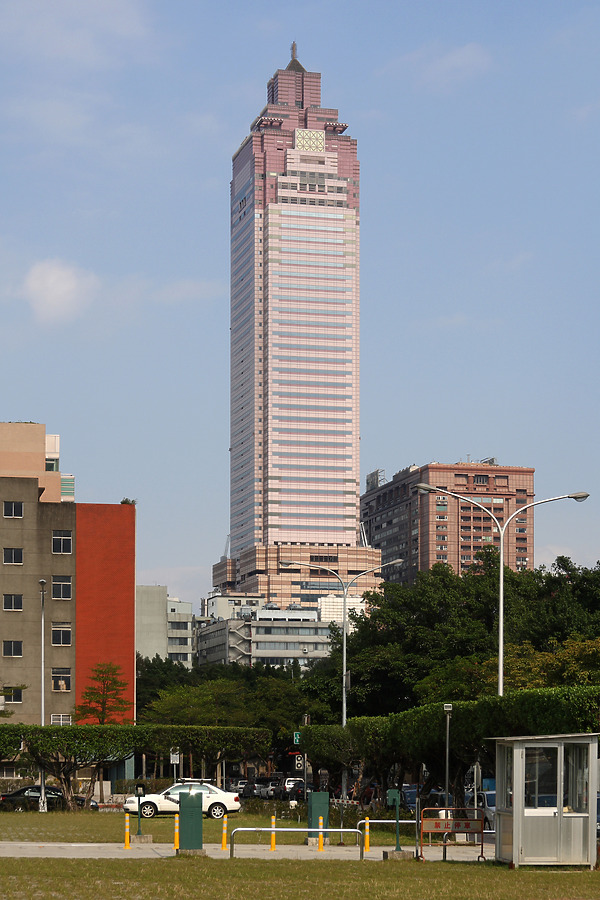 Shin Kong Life Tower by Michiel van Dijk