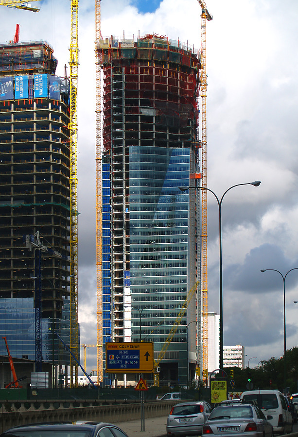 Torre Espacio by Cesar Serrano
