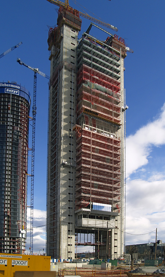 Torre Caja Madrid by Cesar Serrano