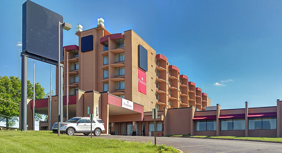 Hotel RL St. Louis Airport by Ryan Hildebrand