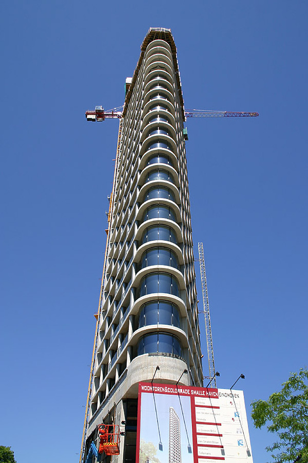 Vesteda Toren by Michiel van Dijk