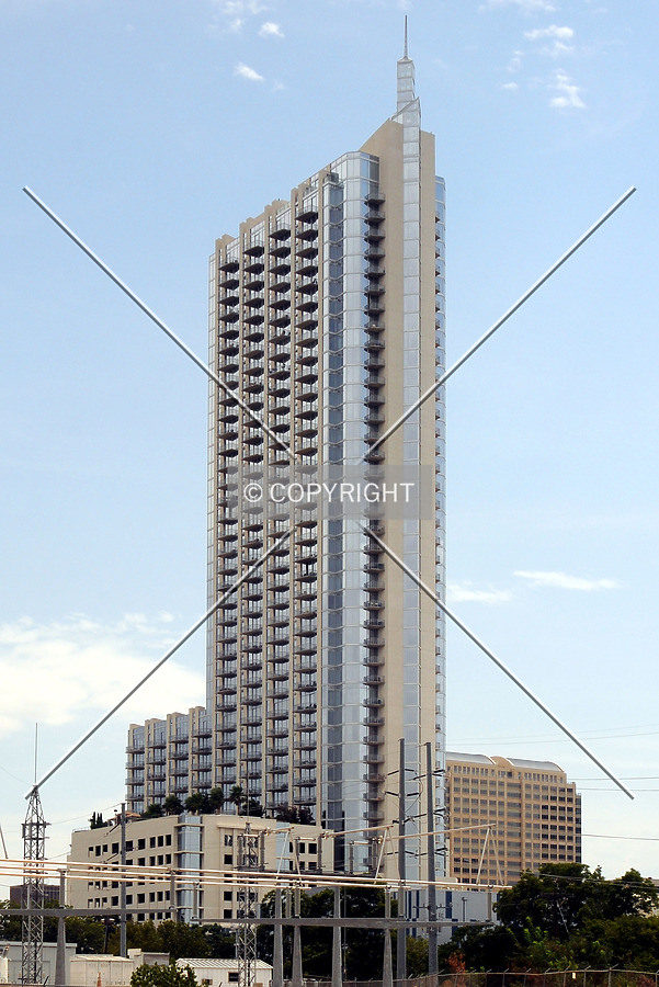 360 Condominiums by Jorge Molina