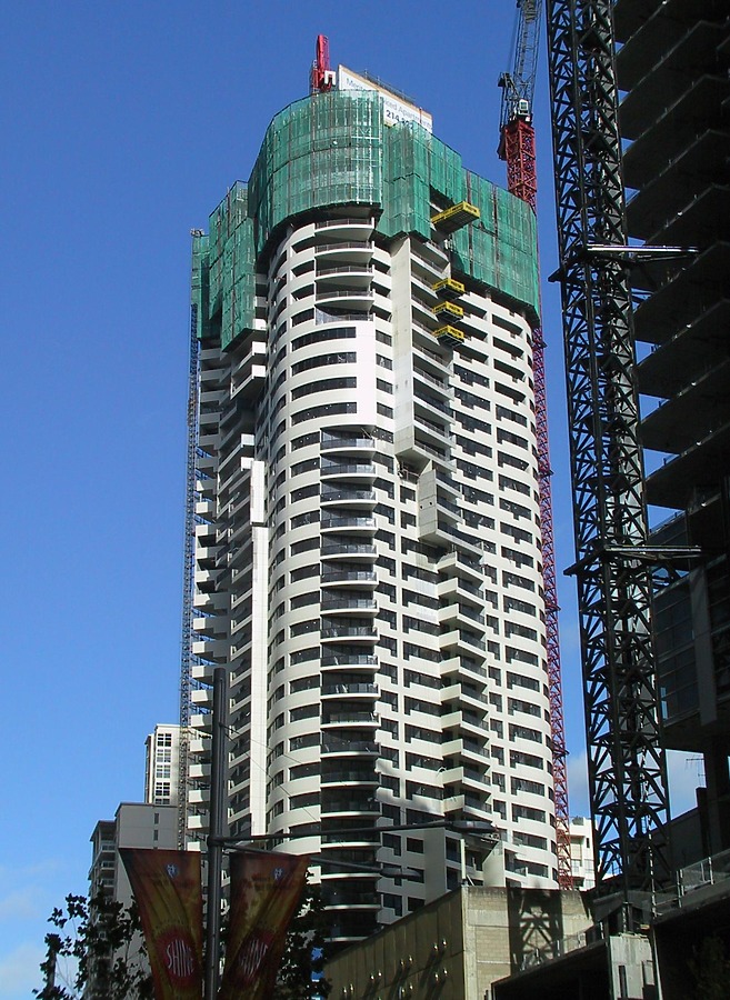 Meriton Tower by John Bek