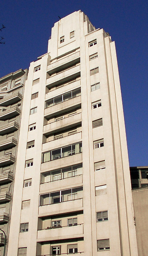 Palacio Avenida by Daniel Kieckhefer