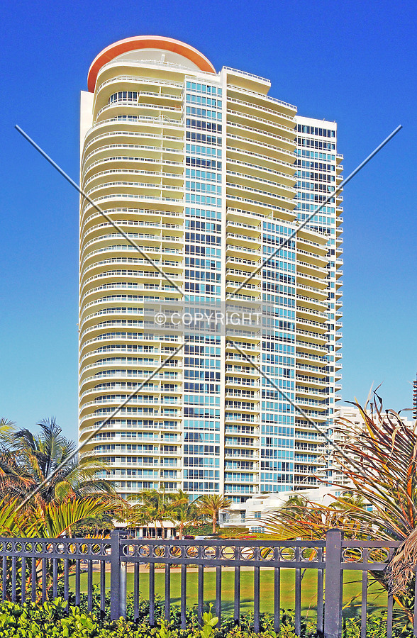 Continuum on South Beach, South Tower by Jorge Molina